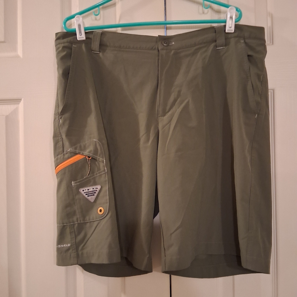 Coljmbia Men's PFG Olive Green Cargo Shorts